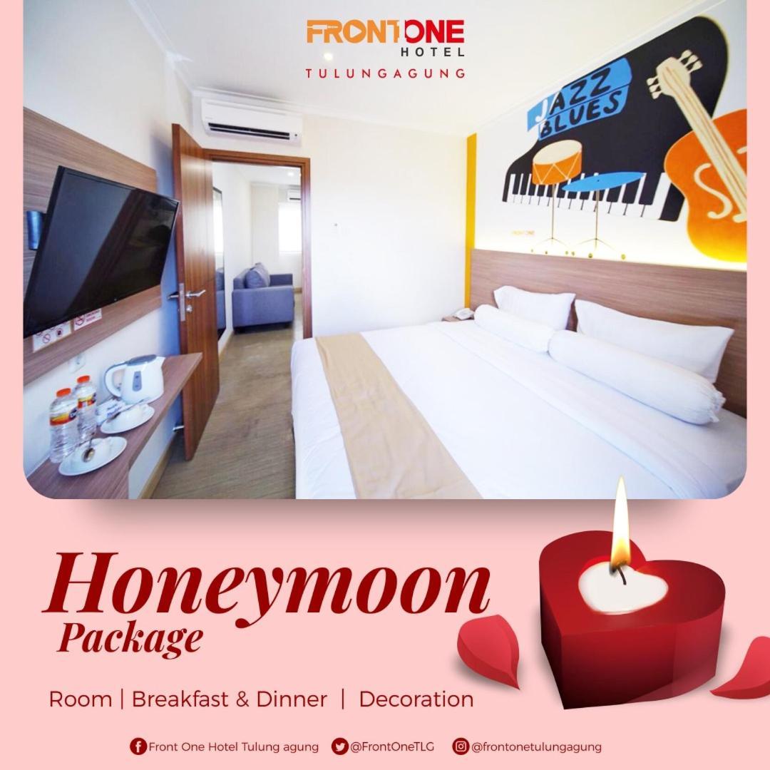 Front One Hotel Tulungagung Buitenkant foto